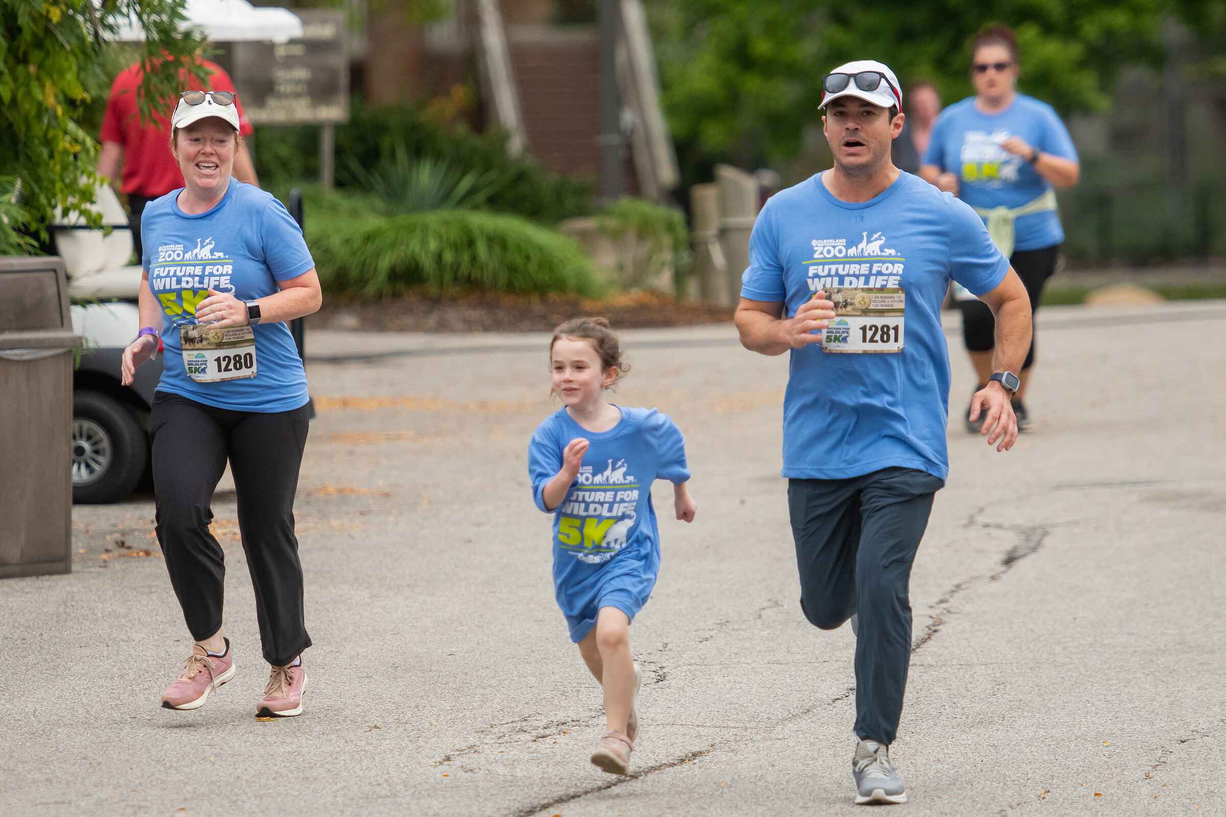 A family running a race