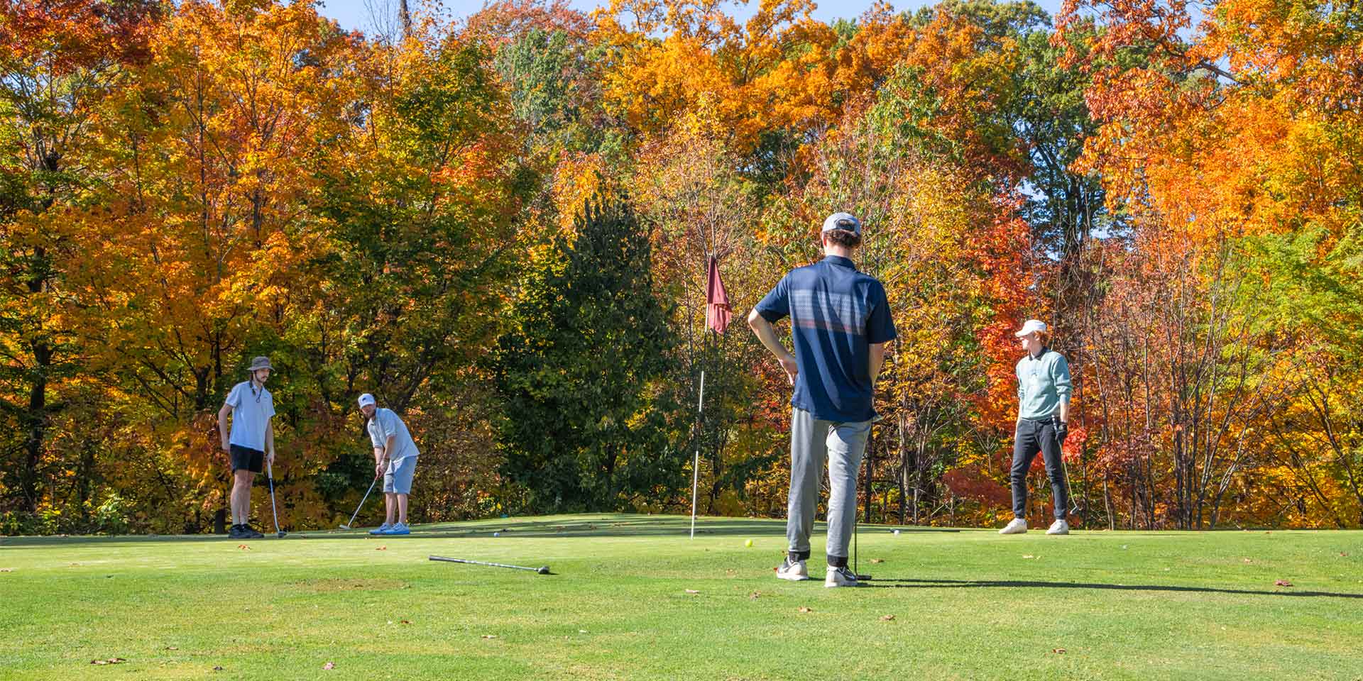 people golfing